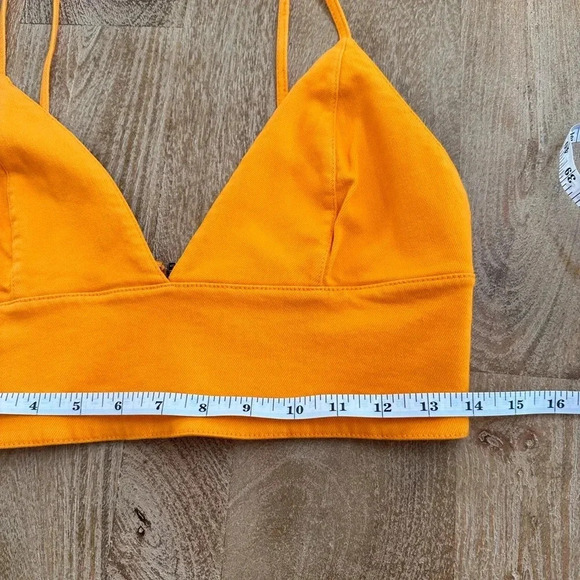 Alice + Olivia V-Neck Cropped Top - Picture 3 of 7